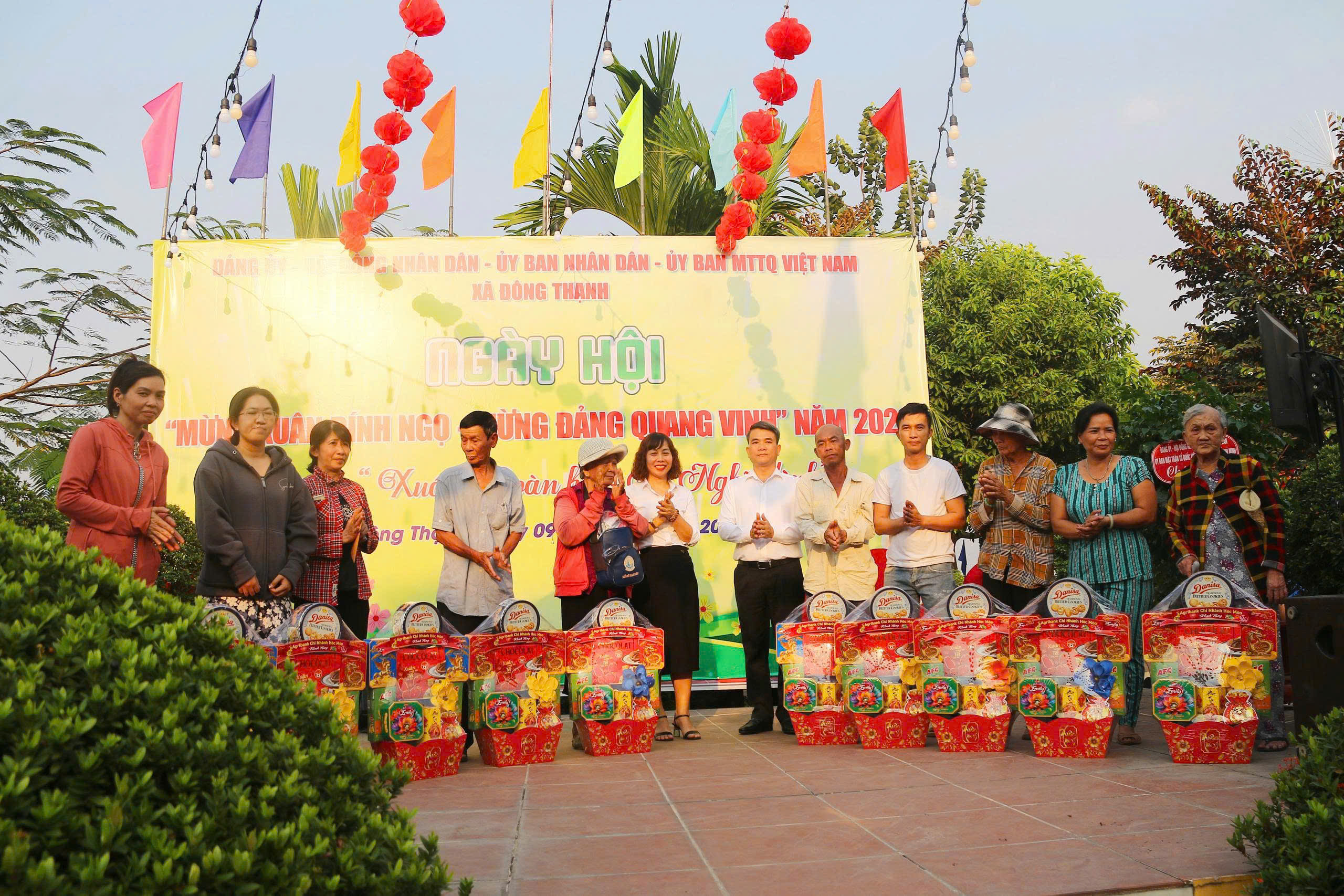 Đông Thạnh trao gần 1.500 phần quà Tết cho người dân dịp Xuân Bính Ngọ 2026