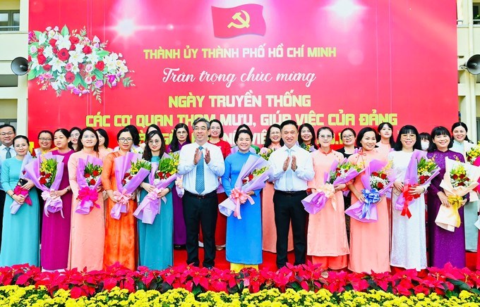 Gặp mặt Ngày Truyền thống các cơ quan tham mưu, giúp việc của Đảng