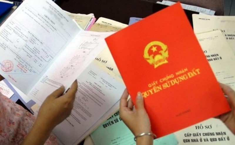 Con không ký tên, ba mẹ không thể bán đất?
