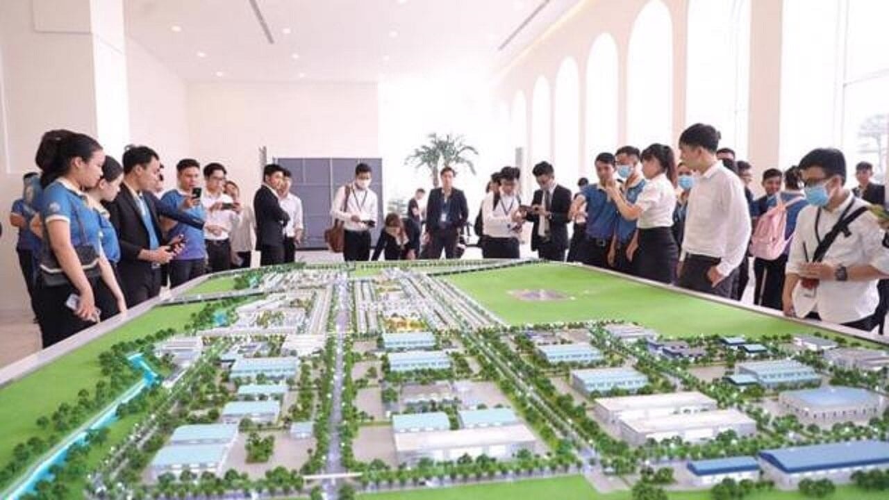 Vì sao hàng ngàn nhân sự môi giới nhà đất được tuyển dụng gấp?