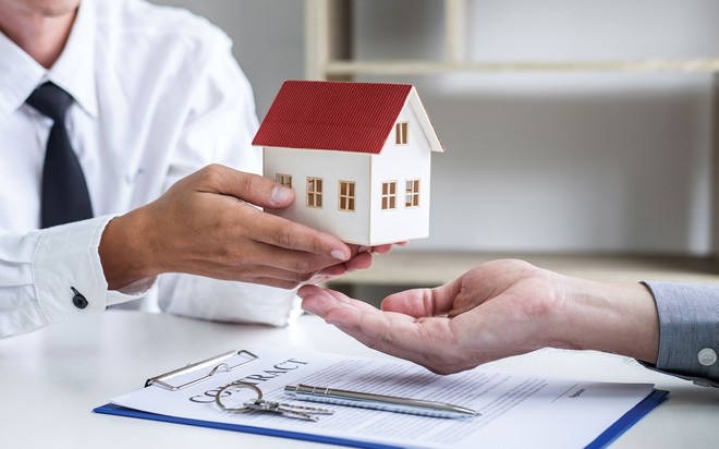 Mua bán nhà đất có nên công chứng hợp đồng đặt cọc?