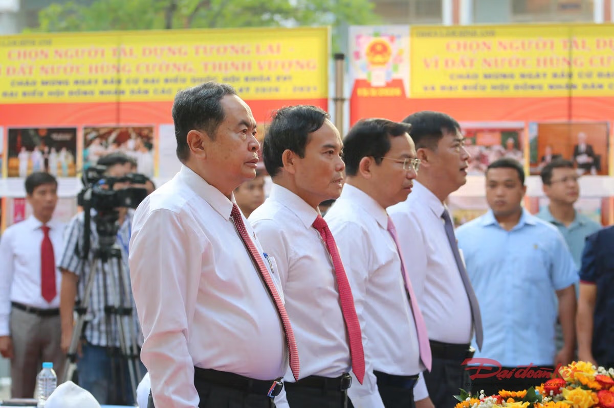 Hàng ngàn cử tri TP.HCM đi bầu cử từ sáng sớm