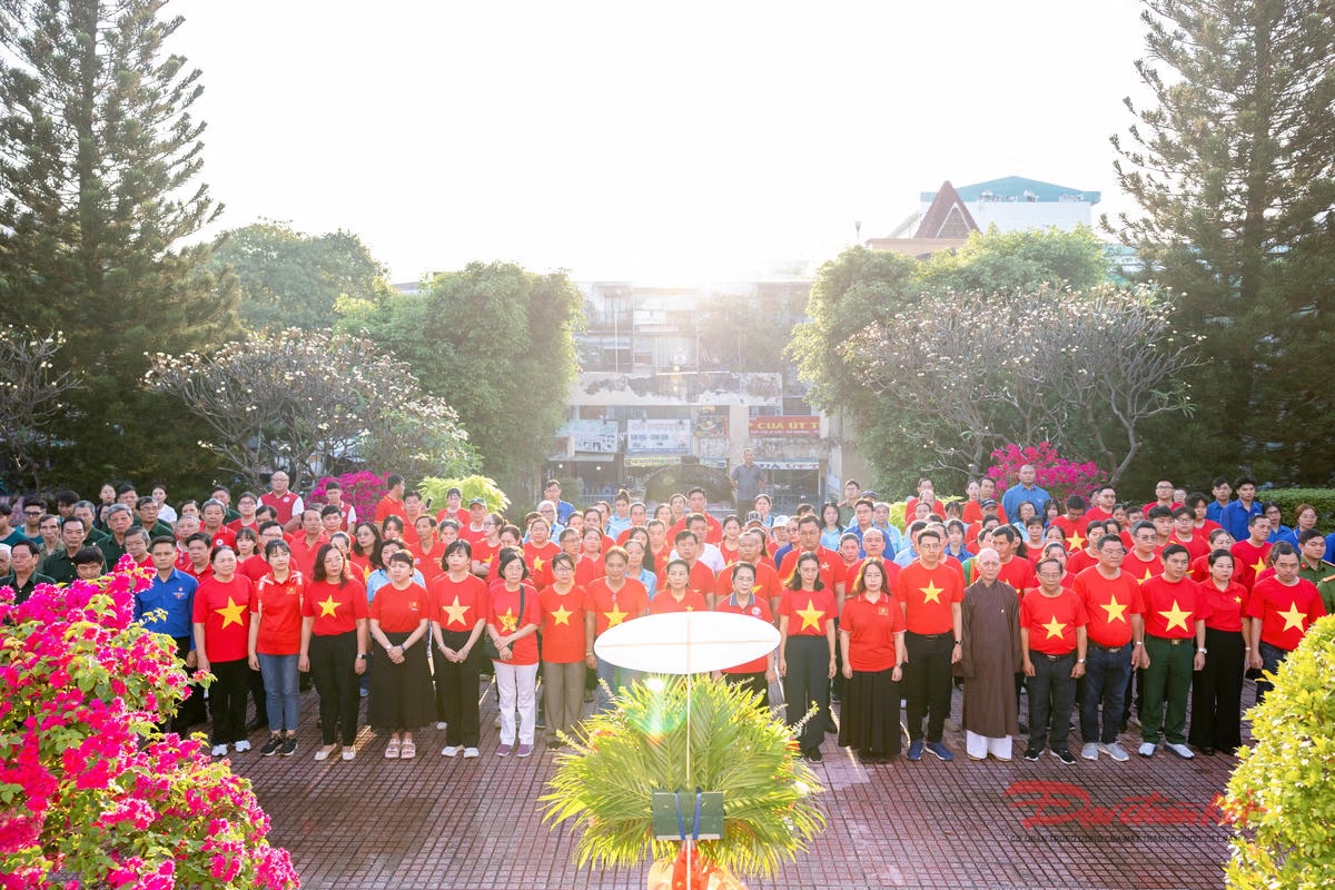 TP.HCM: Dâng hương tưởng niệm tại Di tích Kho bom Phú Thọ