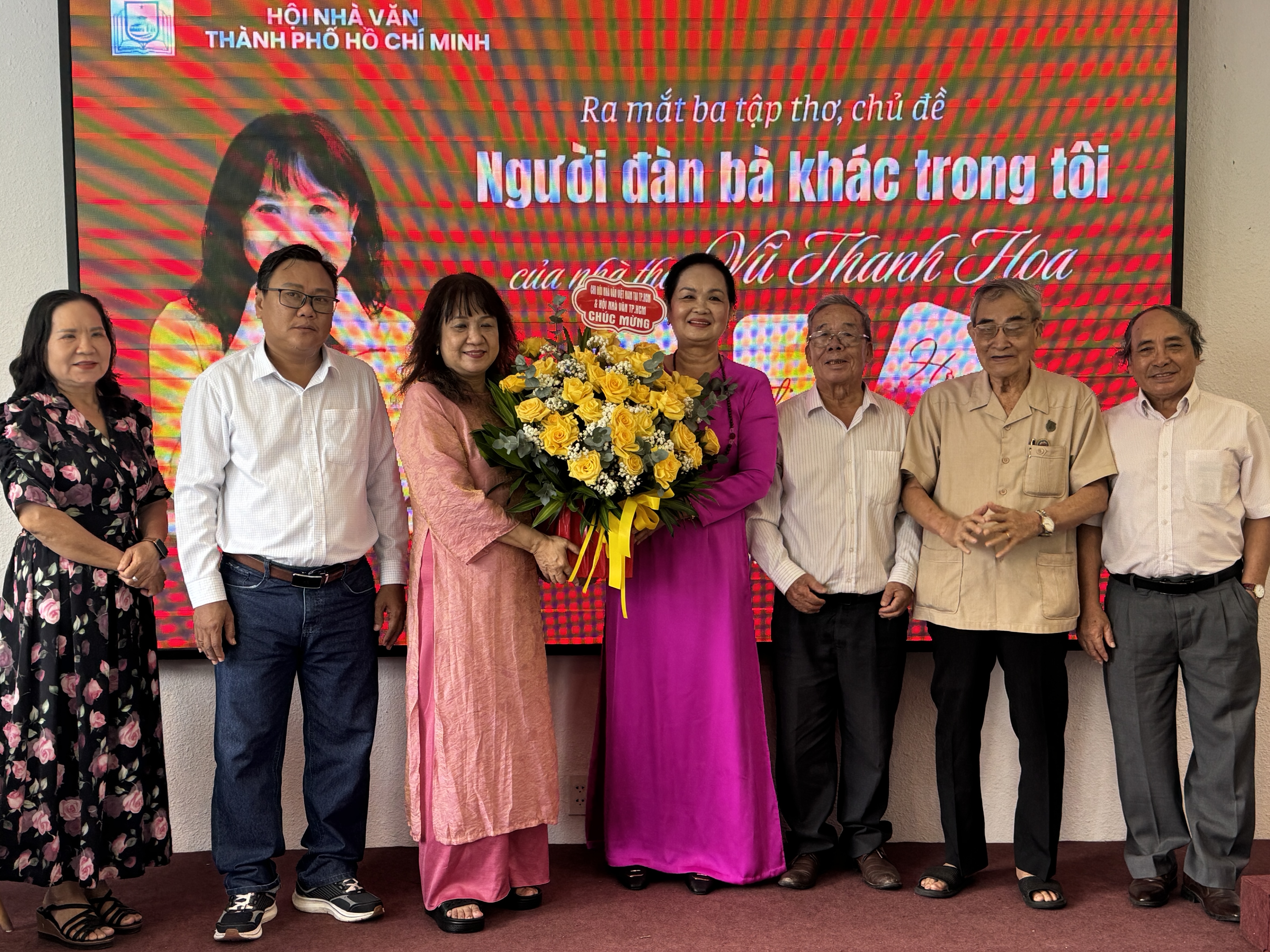 Nhà thơ Vũ Thanh Hoa ra mắt cùng lúc 3 tập thơ sau hơn 10 năm ấp ủ