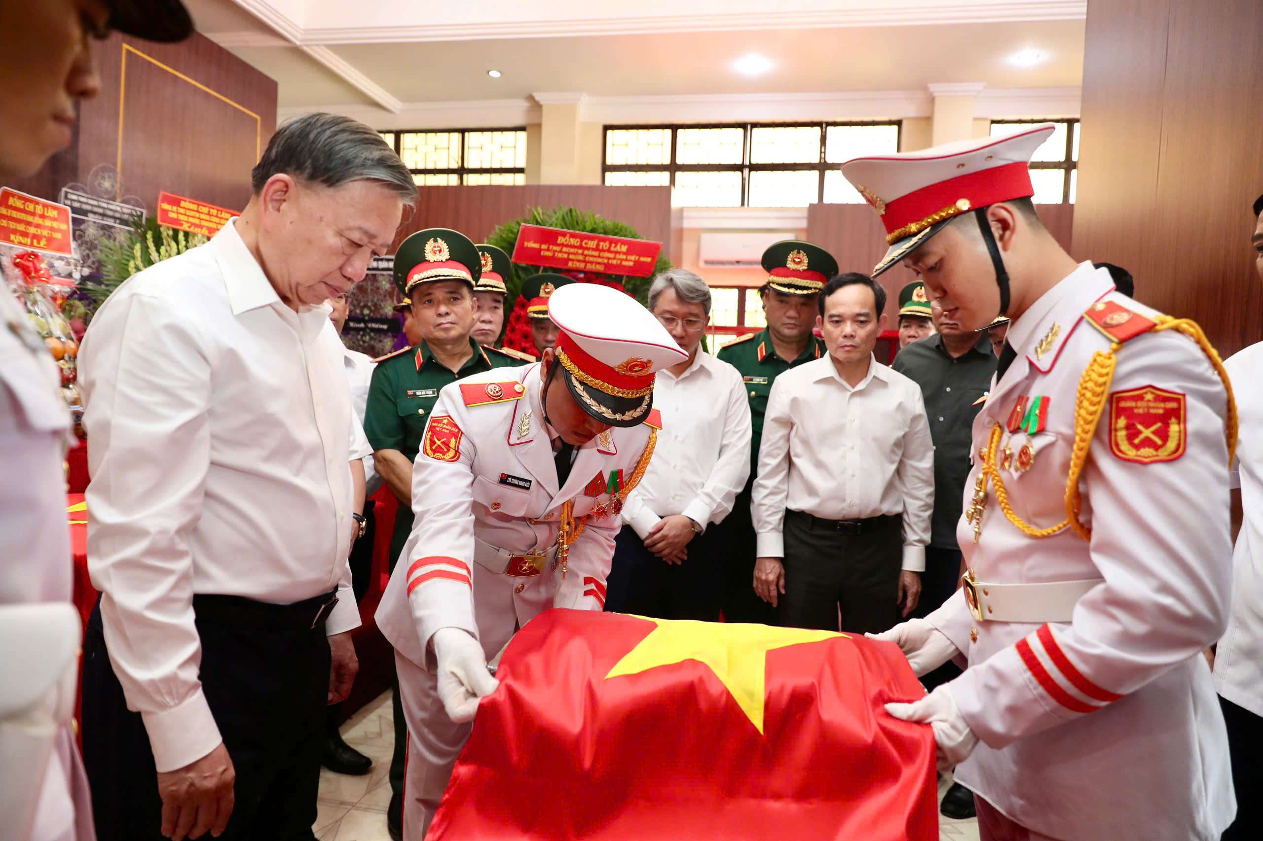 Tổng Bí thư, Chủ tịch nước Tô Lâm kiểm tra công tác tìm kiếm hài cốt liệt sĩ tại Công viên Lê Thị Riêng