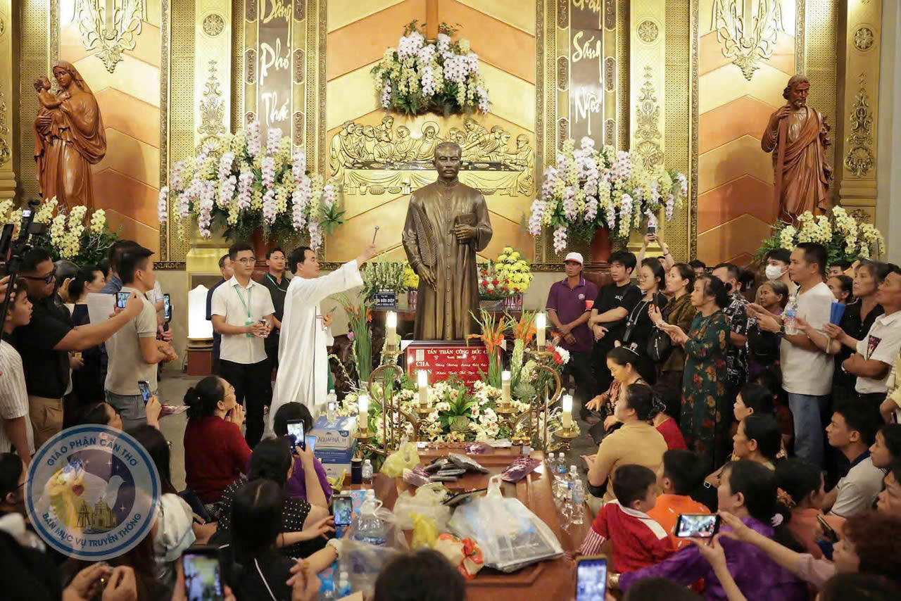 Cà Mau: hàng chục ngàn người về tham dự lễ tuyên phong Chân Phước cho Cha Phanxicô xaviê Trương Bửu Diệp