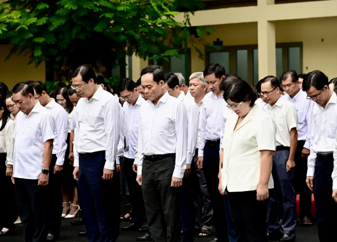 Các cơ quan tham mưu, giúp việc Thành ủy TP.HCM ủng hộ hơn 283 triệu đồng cho Quỹ “Vì biển đảo quê hương – Vì tuyến đầu Tổ quốc”
