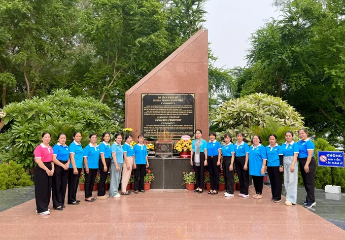 Hội Liên hiệp Phụ nữ TPHCM dâng hương tri ân các Anh hùng liệt sĩ tại Côn Đảo